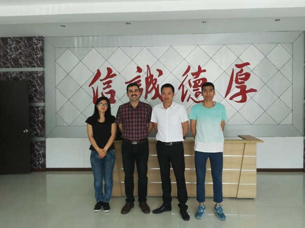 M. Reza Rousta先生與創想儀器總經理、外貿經理等合影